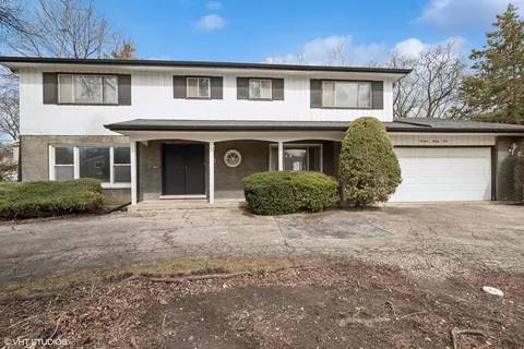 1924 Sunnyside Cir, Northbrook, IL 60062