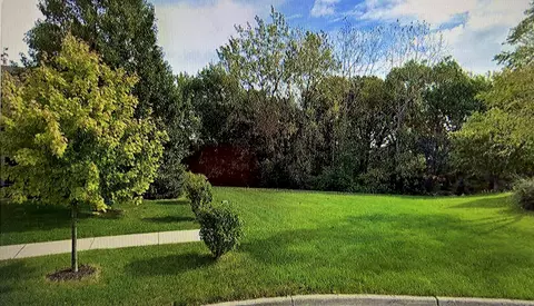 1589 Stonehenge Ct, Aurora, IL 60502