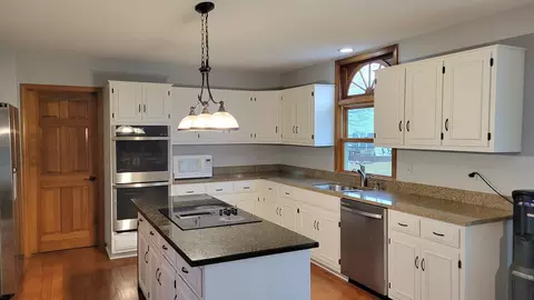 2260 Kaskaskia Ct, Naperville, IL 60565 photo 4
