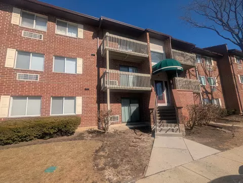 800 N Lakeside Dr #3B, Vernon Hills, IL 60061
