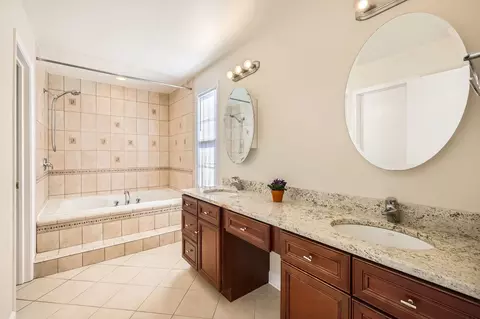 4547 Olmstead Dr, Hoffman Estates, IL 60192 photo 12