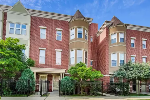 714 W Eastman St, Chicago, IL 60610