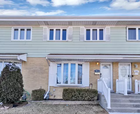 9813 Soreng Ave, Schiller Park, IL 60176