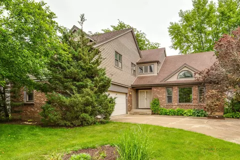 621 Raintree Rd, Buffalo Grove, IL 60089