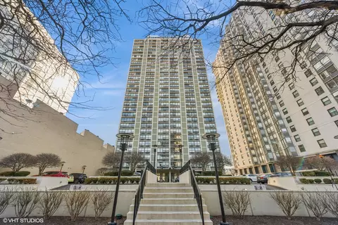 5733 N Sheridan Rd #28C, Chicago, IL 60660