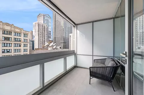 Exterior - 8 E Randolph St #1006, Chicago, IL 60601 photo 1 of 2
