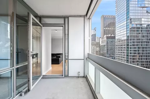 Exterior - 8 E Randolph St #1006, Chicago, IL 60601 photo 2 of 2