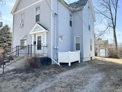 912 N Madison St, Bloomington, IL 61701