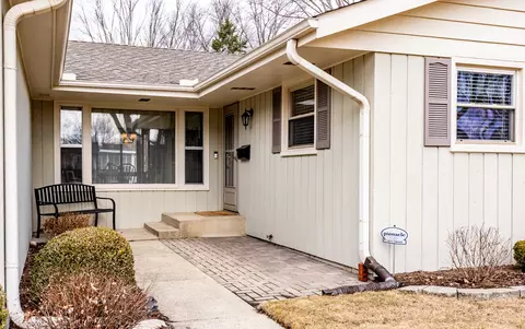 1690 Lin Lor Ln, Elgin, IL 60123 photo 2
