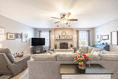 1690 Lin Lor Ln, Elgin, IL 60123 photo 13