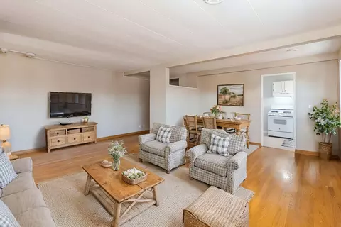 Living - 7200 Oak Ave #4SE, River Forest, IL 60305 photo 1 of 6