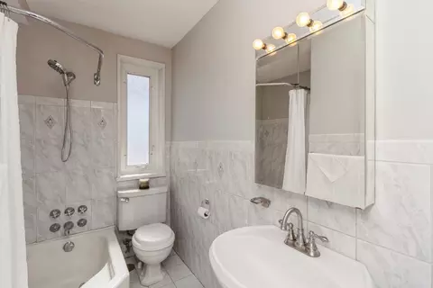 Bath - 7200 Oak Ave #4SE, River Forest, IL 60305 photo 1 of 1