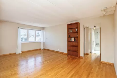 Living - 7200 Oak Ave #4SE, River Forest, IL 60305 photo 5 of 6
