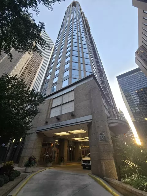 222 N Columbus Dr #2102, Chicago, IL 60601
