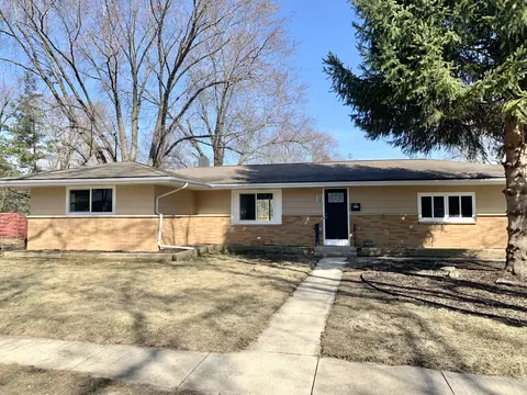 1500 Evergreen St, Saint Charles, IL 60174