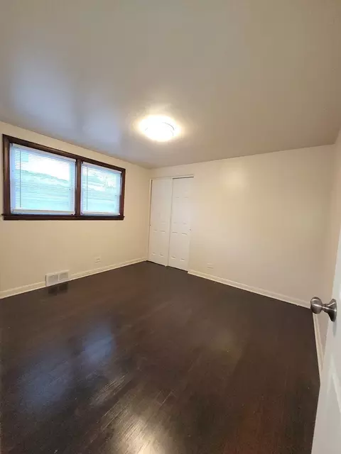 Undisclosed, Chicago, IL 60619 photo 3