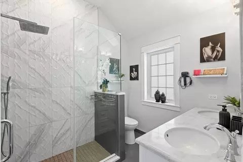 Bath - 8554 S 77th Ct, Bridgeview, IL 60455 photo 1 of 4