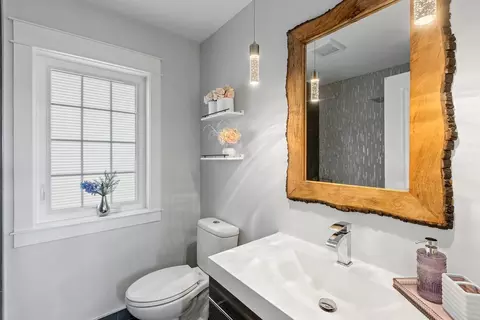 Bath - 8554 S 77th Ct, Bridgeview, IL 60455 photo 3 of 4