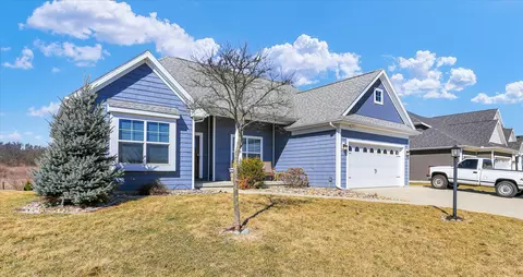 1809 Whisper Meadow Ln, Mahomet, IL 61853