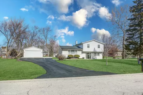 900 W Hillside St, Palatine, IL 60067