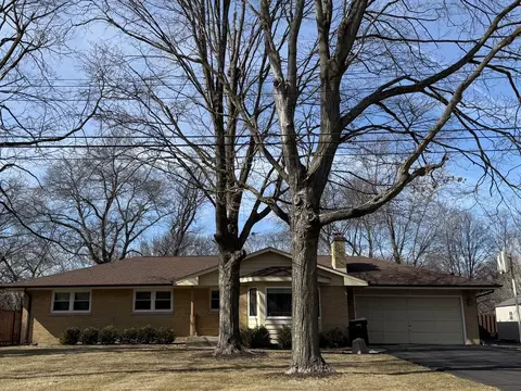 53 Oakwood Dr, Oswego, IL 60543