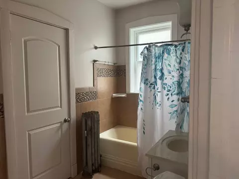 Bath - Undisclosed, Chicago, IL 60615 photo 1 of 2