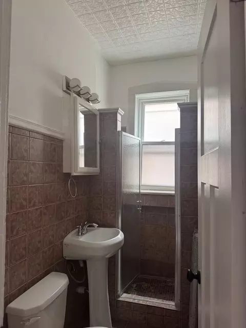 Bath - Undisclosed, Chicago, IL 60615 photo 2 of 2