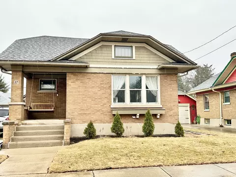 17 N Du Bois Ave, Elgin, IL 60123