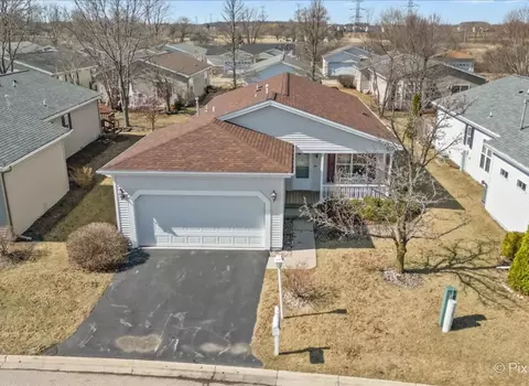 96 Rocking Horse Ln, Grayslake, IL 60030