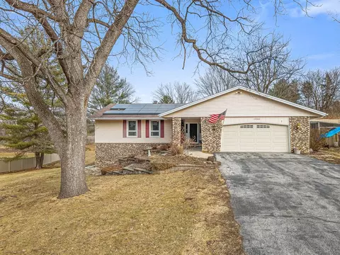 10383 Atwood Rd, Roscoe, IL 61073