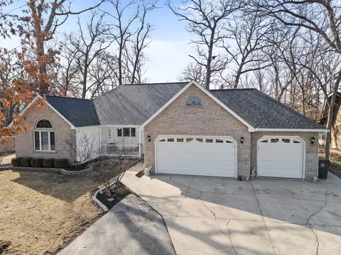 4613 E 2619th Rd, Sandwich, IL 60548