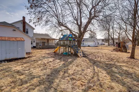 Exterior - 207 S Clinton St, Morrison, IL 61270 photo 3 of 4