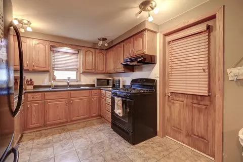 Kitchen - 207 S Clinton St, Morrison, IL 61270 photo 2 of 2