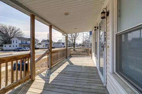 Exterior - 207 S Clinton St, Morrison, IL 61270 photo 1 of 4