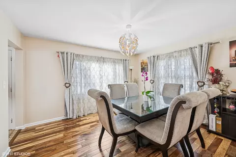 114 E Walnut Ave, Des Plaines, IL 60016 photo 5
