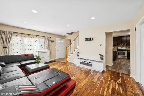 114 E Walnut Ave, Des Plaines, IL 60016 photo 8