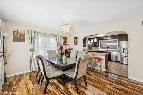 114 E Walnut Ave, Des Plaines, IL 60016 photo 4