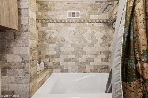 114 E Walnut Ave, Des Plaines, IL 60016 photo 11
