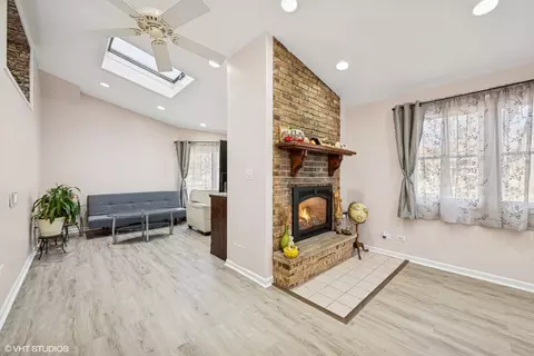 114 E Walnut Ave, Des Plaines, IL 60016 photo 14