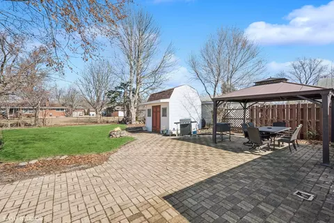 114 E Walnut Ave, Des Plaines, IL 60016 photo 24