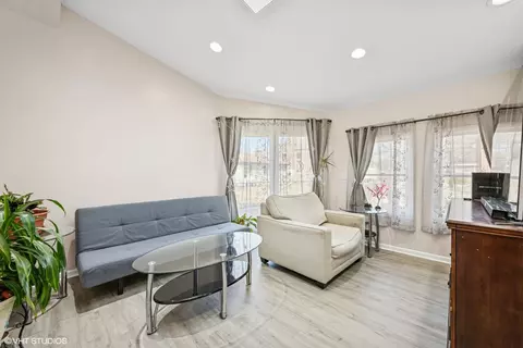 114 E Walnut Ave, Des Plaines, IL 60016 photo 15