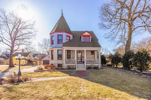 4820 Oakwood Ave, Downers Grove, IL 60515