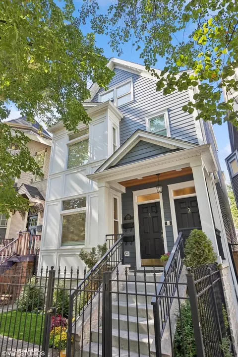 3710 N Paulina St, Chicago, IL 60613