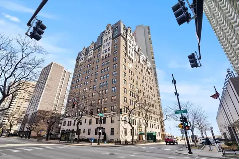 6101 N Sheridan Rd #14C, Chicago, IL 60660