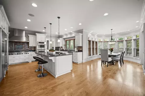 Kitchen - 8744 Johnston Rd, Burr Ridge, IL 60527 photo 4 of 7