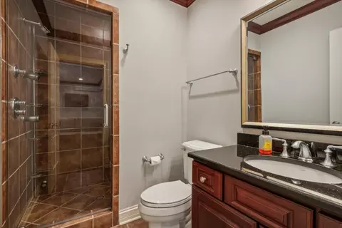 Bath - 8744 Johnston Rd, Burr Ridge, IL 60527 photo 2 of 15