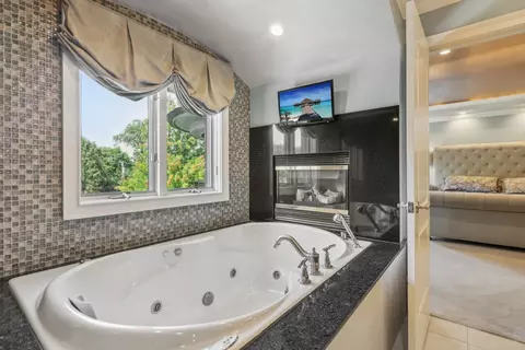 Bath - 8744 Johnston Rd, Burr Ridge, IL 60527 photo 12 of 15