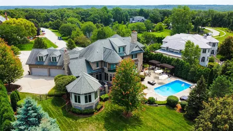 View/Area - 8744 Johnston Rd, Burr Ridge, IL 60527 photo 4 of 6