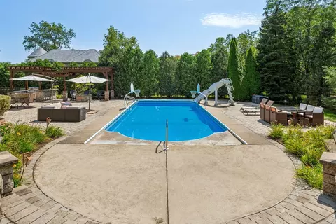 Exterior - 8744 Johnston Rd, Burr Ridge, IL 60527 photo 17 of 18