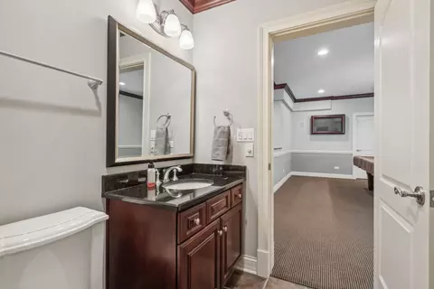 Bath - 8744 Johnston Rd, Burr Ridge, IL 60527 photo 3 of 15